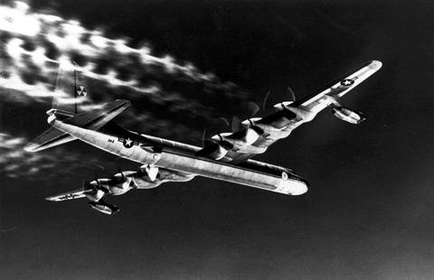 Переоборудованный бомбардировщик B-36 (обозначенный как NB-36H), несущий действующий реактор для изучения вопроса постройки самолета с ядерной энергетической установкой.