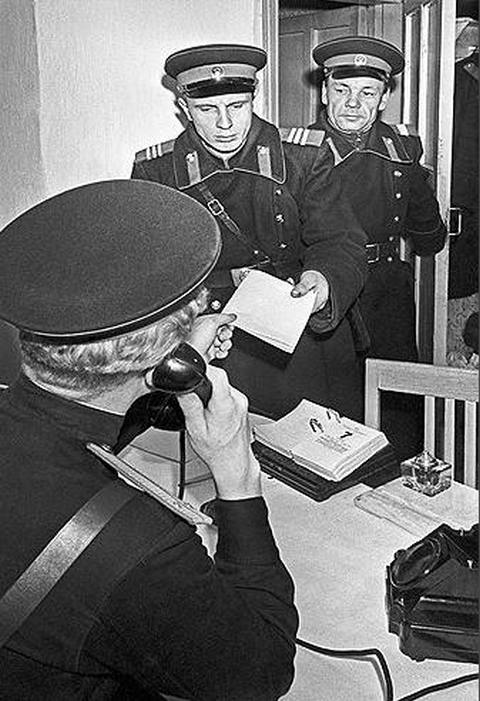 Партия и правительство констатировали, что в милиции кто-то кое-где порой не хотел честно блюсти социалистическую законность Фото: ИТАР-ТАСС