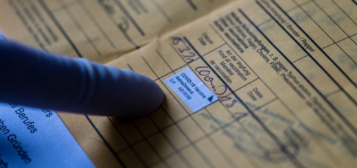 Скільки в Україні фальшивих довідок про вакцинацію, ніхто достеменно не знає. Відомо лише, що багато фото: coronavirus.rbc.ua